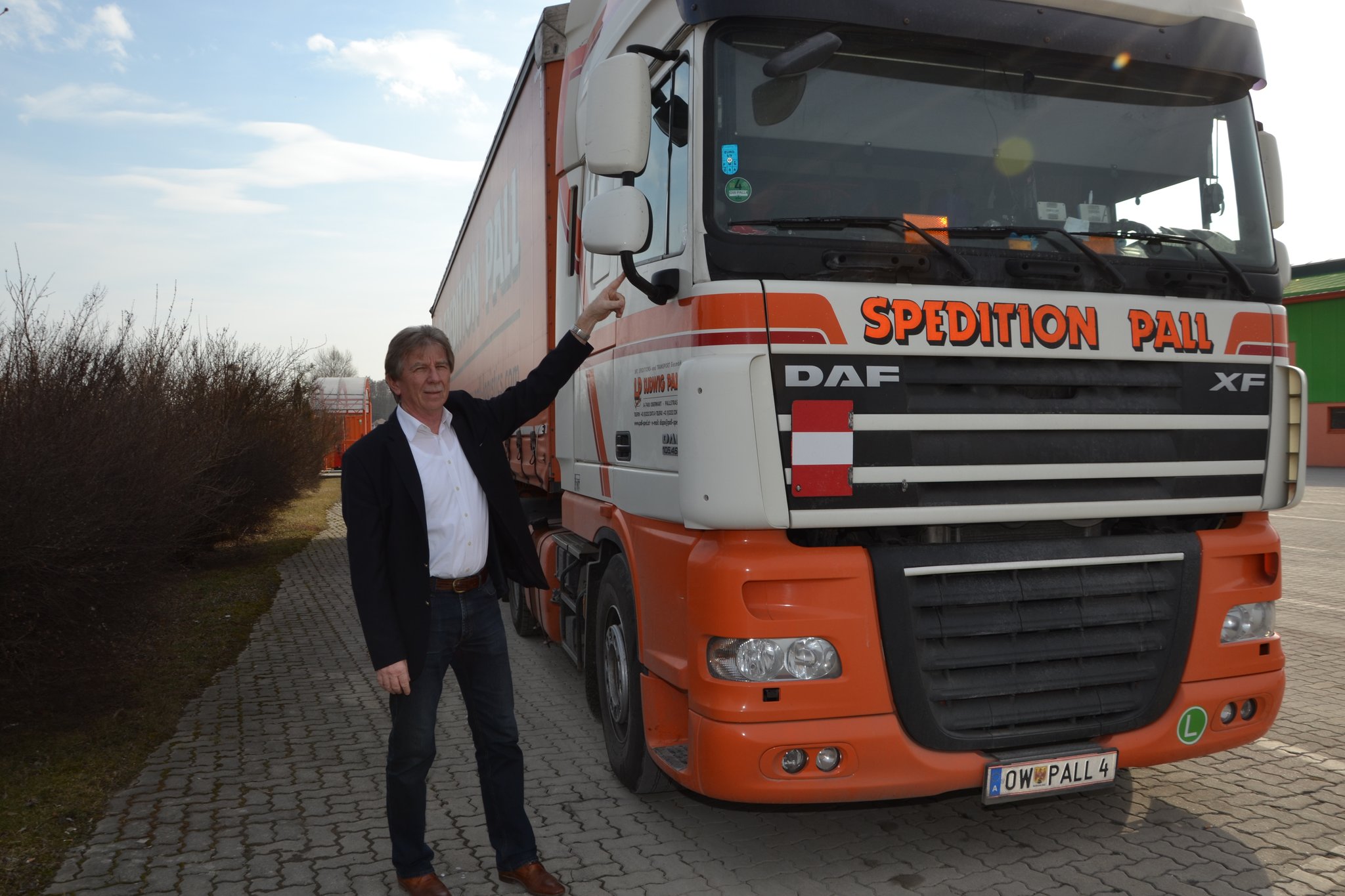 DAF XF Sattelzug der Spedition Pall am Firmengelände in Oberwart